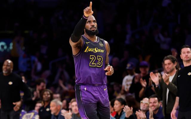 开云体育官网-詹皇40岁首胜！一战创5大纪录，队友：最强40岁球员