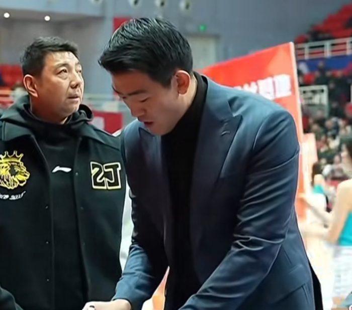 kaiyun-广厦胜青岛采访！王博解析第三节崩盘，刘维伟亲承全队疲惫致下滑|浙江广厦|青岛市|末节|北控|复出_新浪新闻